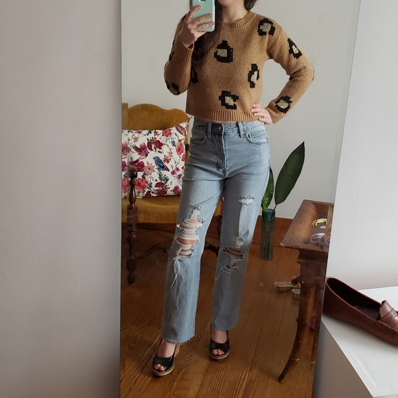 💛 3 for $15 Cropped Abstract Leopard Print Sweater - Picture 3 of 7